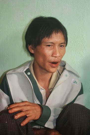 Cận cảnh những đồ vật "không đụng hàng" của 2 bố con "người rừng" ảnh 3