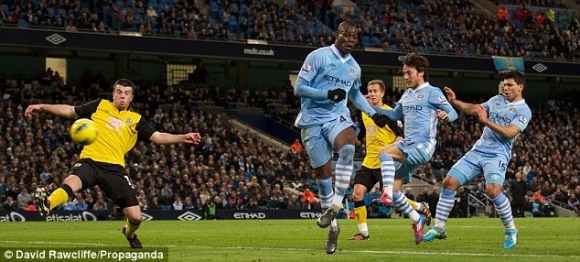 Tiền đạo Man City tỏ tình trên sân cỏ ảnh 2