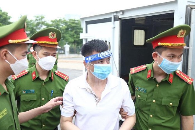 Một số hình ảnh về phiên xử cựu Thứ trưởng Bộ Y tế Trương Quốc Cường và các bị cáo ảnh 4