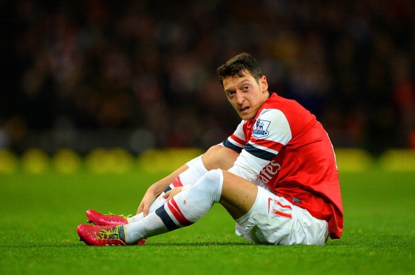 Hung tin cho Arsenal: Ozil nghỉ thi đấu tối thiểu ba tuần ảnh 1