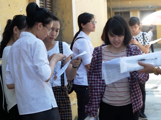 Học sinh nghèo Hà Nội được vinh danh thủ khoa ảnh 1