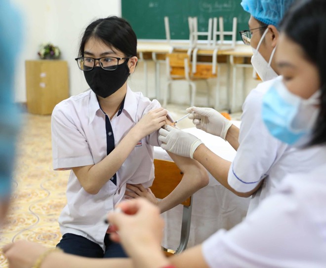 Trường THCS Hà Nội vẫn triển khai tiêm vaccine còn hạn sử dụng trên nhãn sản phẩm ảnh 1