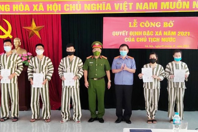 33 phạm nhân tại Trại tạm giam số 1 CATP Hà Nội được nhận quyết định đặc xá của Chủ tịch nước ảnh 2