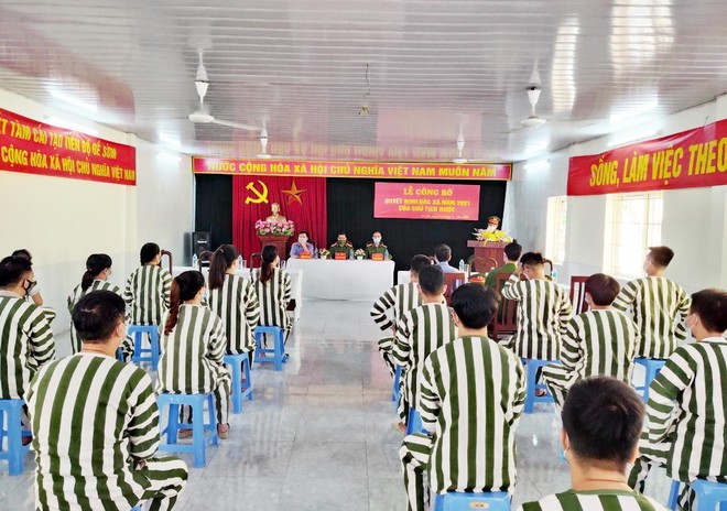 33 phạm nhân tại Trại tạm giam số 1 CATP Hà Nội được nhận quyết định đặc xá của Chủ tịch nước ảnh 1