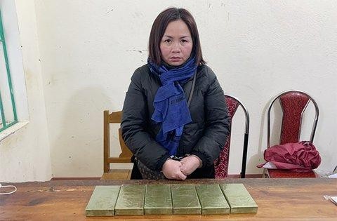 Nữ giáo viên mua 6 bánh heroin mang sang Trung Quốc tiêu thụ ảnh 1