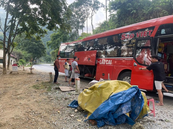 Xe Sao Việt chở khách bị hỏng phanh, lái xe vẫn… đổ đèo ảnh 1