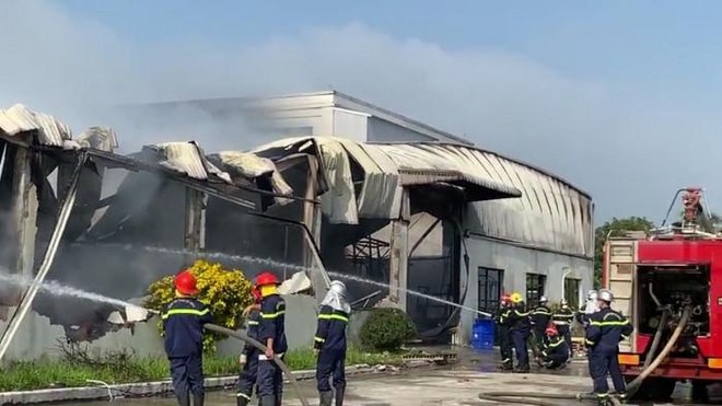 Bước đầu khống chế đám cháy tại Khu công nghiệp Quang Minh, không có thiệt hại về người ảnh 1