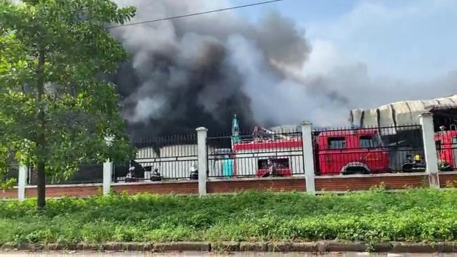 Bước đầu khống chế đám cháy tại Khu công nghiệp Quang Minh, không có thiệt hại về người ảnh 2