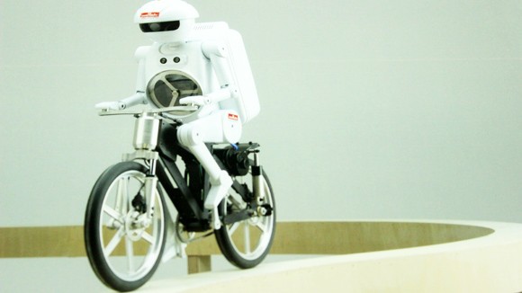 Xem robot đi xe đạp cực siêu tại Hà Nội ảnh 4