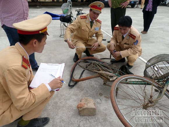 Lái xe tải tông chết người rồi "lặn" mất tăm ảnh 2