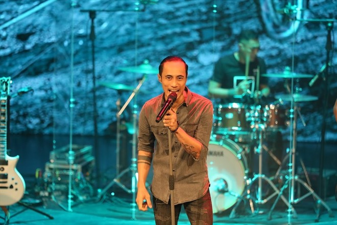 Phạm Anh Khoa là giọng hát chính thay Trần Lập trong ban nhạc Bức Tường ảnh 3