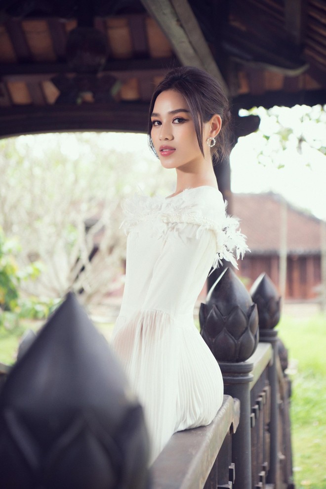 Hoa hậu Đỗ Thị Hà gây ấn tượng với khả năng nói tiếng Anh lưu loát ảnh 1