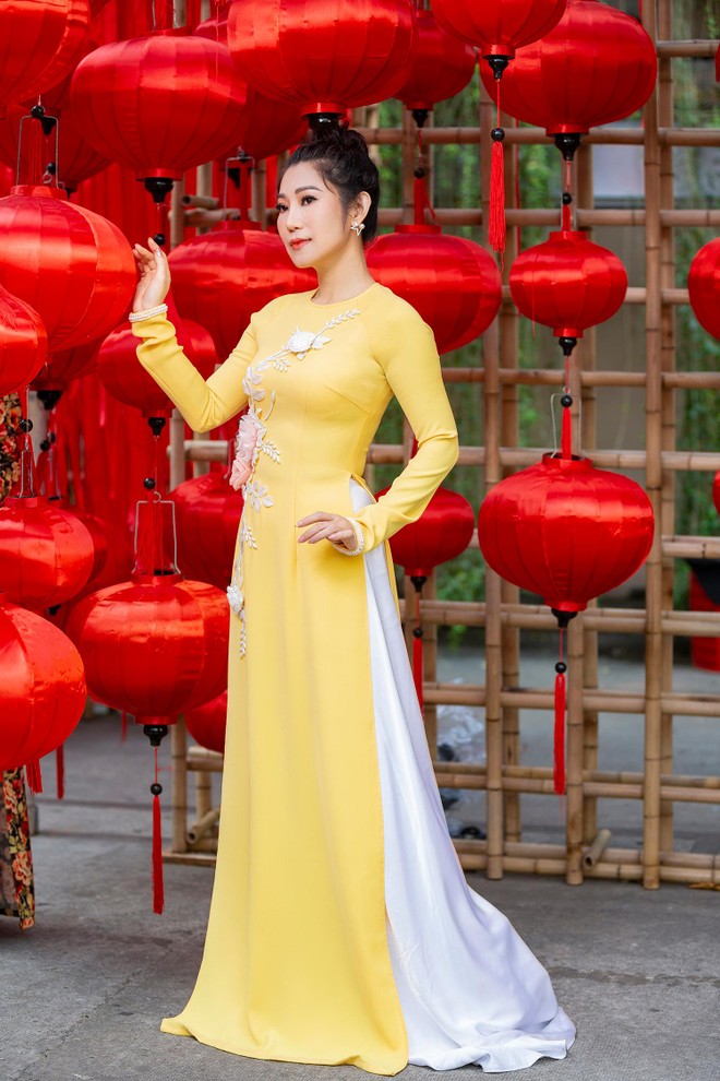 Diễn viên Kim Phượng nữ tính trong bộ ảnh áo dài khoe sắc đón Xuân ảnh 6