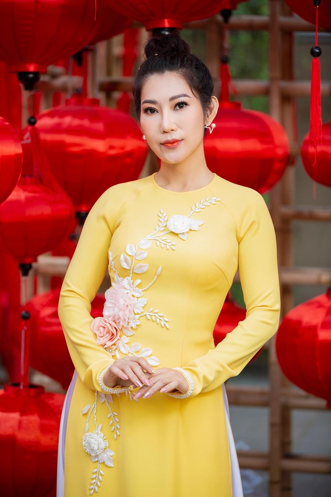 Diễn viên Kim Phượng nữ tính trong bộ ảnh áo dài khoe sắc đón Xuân ảnh 1