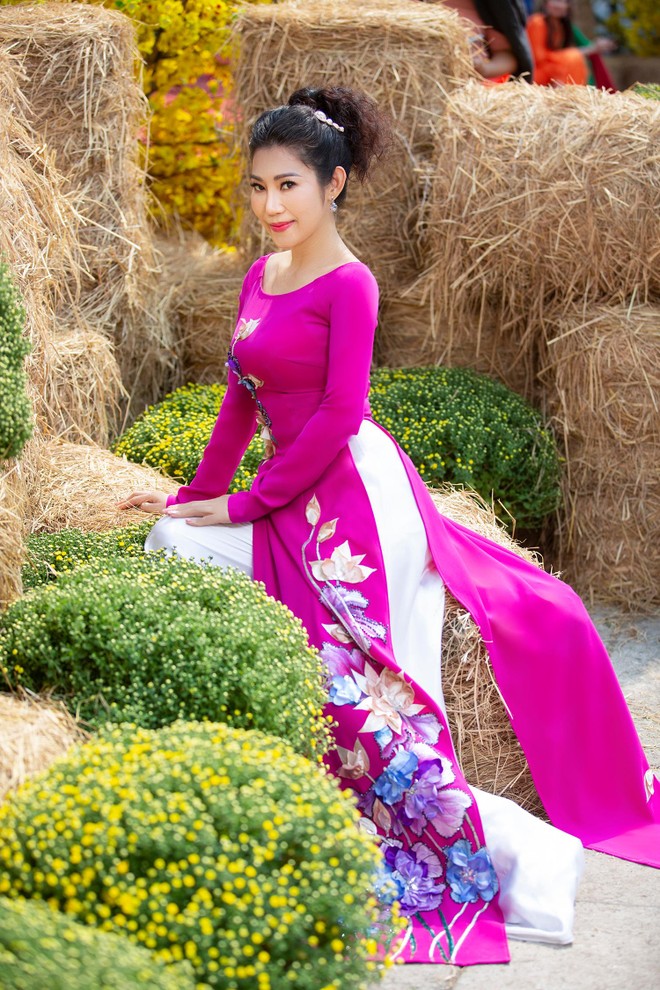 Diễn viên Kim Phượng nữ tính trong bộ ảnh áo dài khoe sắc đón Xuân ảnh 3