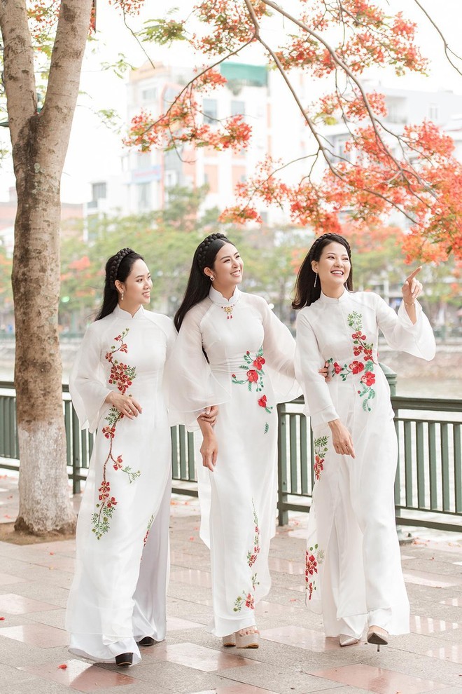 Hoa hậu Ngọc Hân trình làng bộ sưu tập áo dài lấy cảm hứng từ hoa phượng ảnh 1