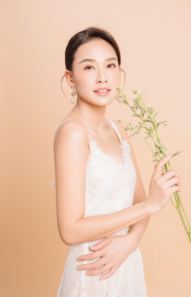 Vẻ đẹp khó tin của Hoa hậu Hà Kiều Anh ở độ tuổi U50 ảnh 3