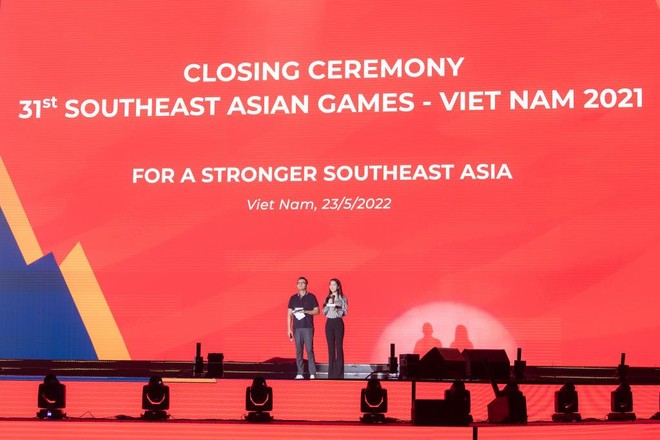Á hậu Thụy Vân song hành với MC Đức Bảo dẫn lễ bế mạc SEA Games 31 ảnh 8