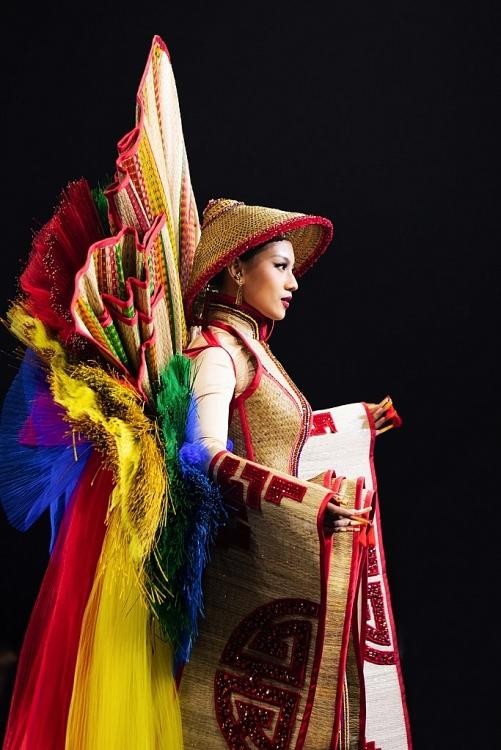 Nhan sắc Việt mặc chiếu Cà Mau thi "Hoa hậu Hoàn vũ Thế giới 2022" ảnh 1
