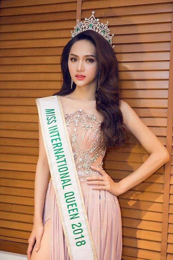 Hương Giang ngồi "ghế nóng" cuộc thi "Miss International Queen 2022" ảnh 1