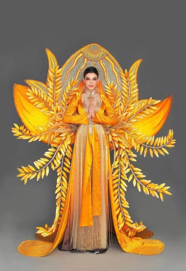 Hương Giang ngồi "ghế nóng" cuộc thi "Miss International Queen 2022" ảnh 2