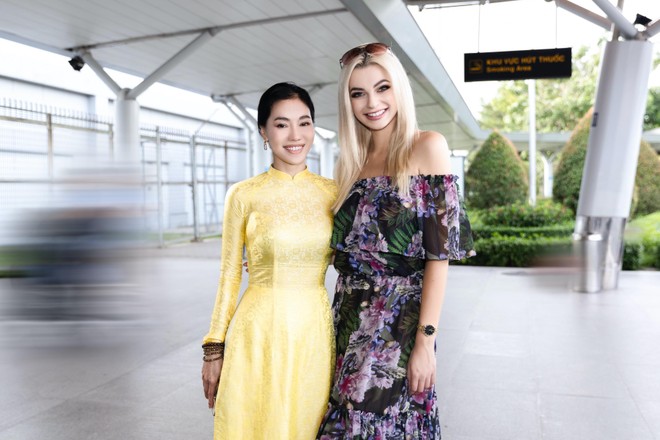 Nhan sắc cực phẩm của đương kim "Miss World 2021" Karolina Bielawski khi đến Việt Nam ảnh 9