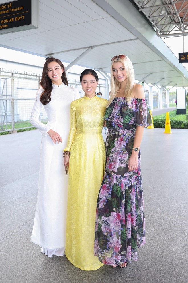 Nhan sắc cực phẩm của đương kim "Miss World 2021" Karolina Bielawski khi đến Việt Nam ảnh 8