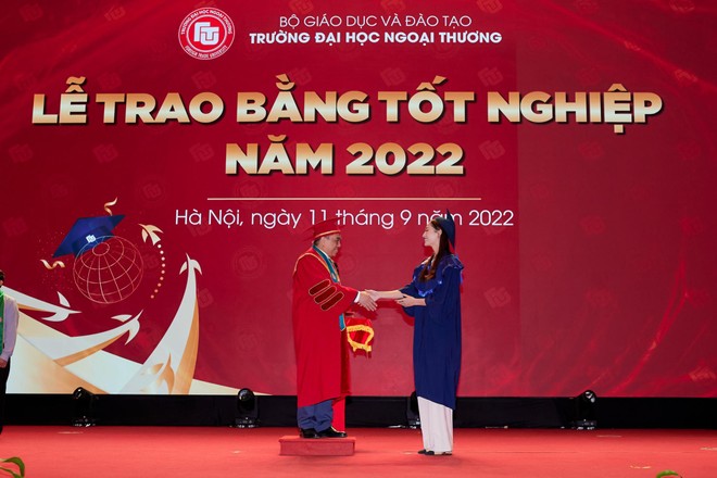 Hoa hậu Lương Thùy Linh gây ấn tượng với thành tích tốt nghiệp Đại học loại xuất sắc ảnh 3