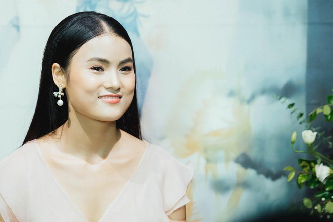 Nữ ca sĩ "mưa" giải thưởng âm nhạc ở Nga ra album đầu tay tại Việt Nam ảnh 1