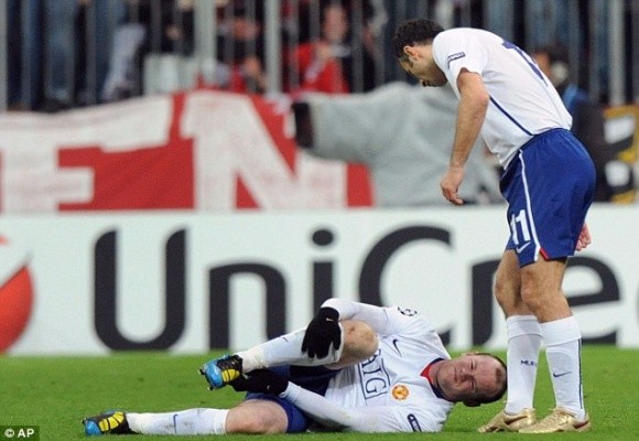 M.U lo “sốt vó” với chấn thương của Rooney ảnh 2