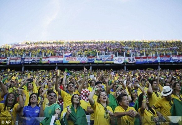 Neymar lập cú đúp, Brazil giành trọn 3 điểm trong trận mở màn World Cup 2014 ảnh 7