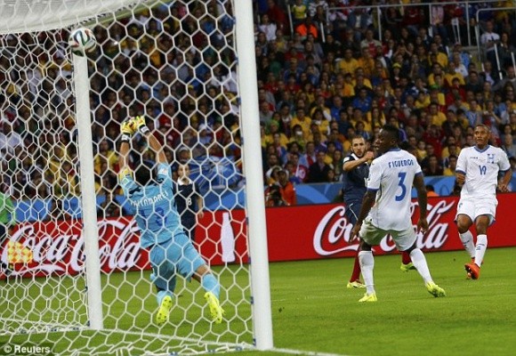 Benzema lập cú đúp, Pháp thắng dễ 10 người của Honduras ảnh 8