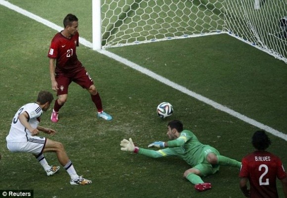 Muller lập hat-trick, Xe tăng Đức “nghiền nát” Bồ Đào Nha ảnh 7