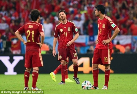 Địa chấn ở Maracana: Tây Ban Nha trở thành cựu vô địch thế giới ảnh 8