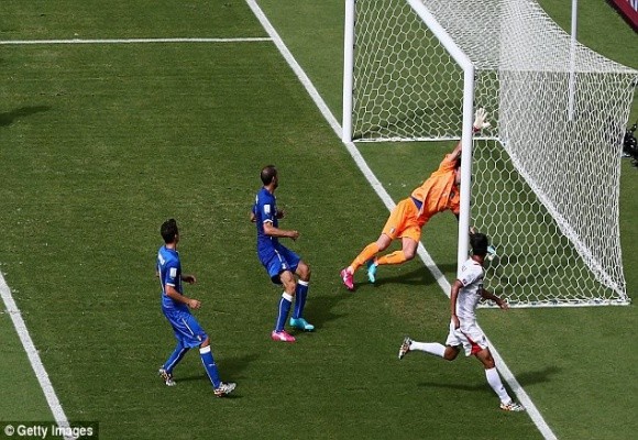 Gây địa chấn với thắng lợi trước Italia, Costa Rica tiễn Anh về nước ảnh 3