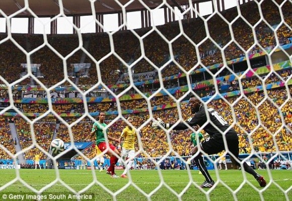 Thắng tưng bừng 4-1 trước Cameroon, Brazil “né” Hà Lan ảnh 2