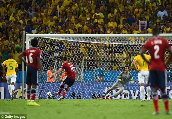 David Luiz lập siêu phẩm, trọng tài đưa chủ nhà Brazil vào bán kết ảnh 6