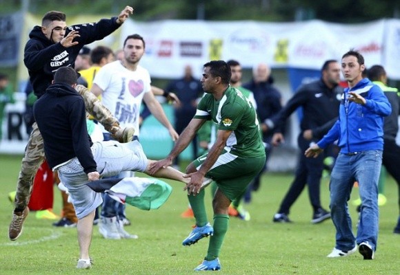 Sốc: Bạo loạn làm gián đoạn trận đấu giữa Maccabi Haifa và Lille ảnh 3