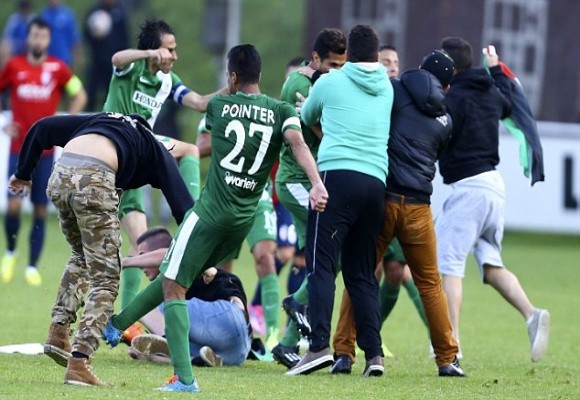 Sốc: Bạo loạn làm gián đoạn trận đấu giữa Maccabi Haifa và Lille ảnh 4