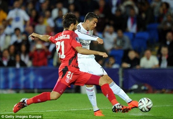 Ronaldo lập cú đúp trong ngày “dải ngân hà” tỏa sáng ảnh 4