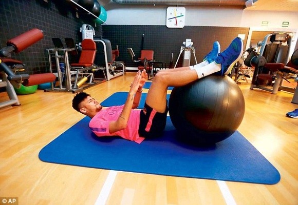 Mê mải Facebook và Instagram, Neymar lộ chuyện trốn tập ở Barca ảnh 2