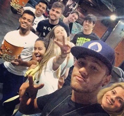 Mê mải Facebook và Instagram, Neymar lộ chuyện trốn tập ở Barca ảnh 3