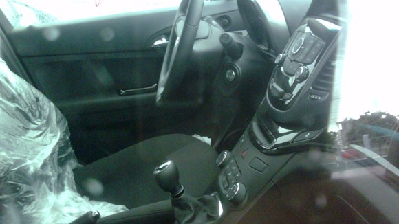 Lộ ảnh Chevrolet Captiva và Orlando MPV 2011 tại VN ảnh 9