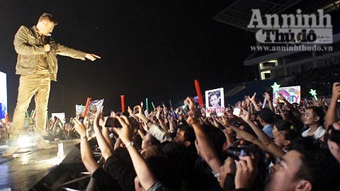 10.000 fan đến sân Mỹ Đình, "cháy" cùng Westlife ảnh 7