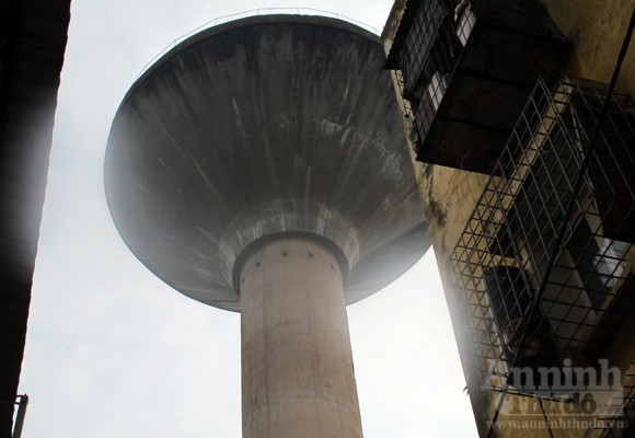 Hình ảnh lạ về tháp nước 100 tấn trước ngày “khai tử” ảnh 5