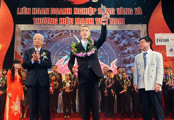 Ford Việt Nam lần thứ 10 nhận Giải Thưởng Rồng Vàng ảnh 1
