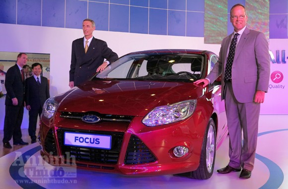 Cuối 2012, người VN có thể mua Ford Focus hỗ trợ đỗ tự động ảnh 1