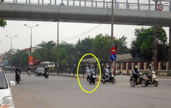 Ngán ngẩm xem cảnh "nhanh một giây, chậm cả đời" ảnh 2