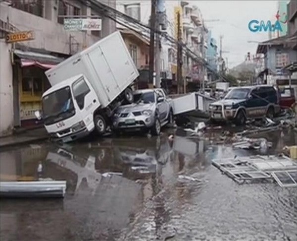 Philippines: Hơn 10.000 người chết, sân bay bị xóa sổ vì siêu bão Hải Yến ảnh 1
