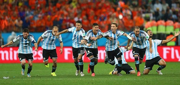 Sau 24 năm chờ đợi, Argentina vào chung kết gặp Đức ảnh 1